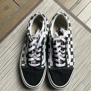 Vans checkered skate shoe black with red “off the wall” tongue-6.5